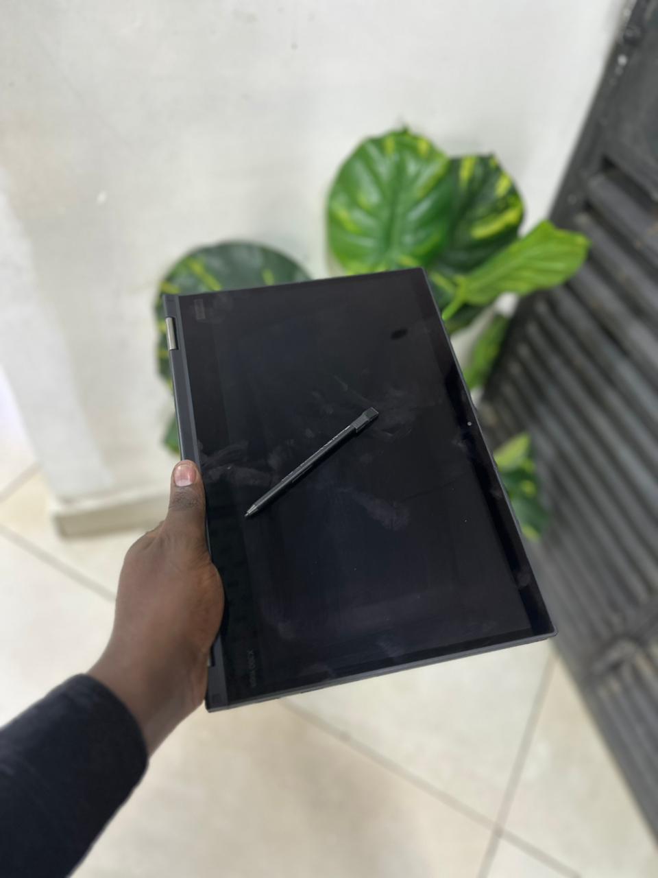 Lenovo Yoga 370 Core i5 Intel 7th Gen 8GB RAM 256GB SSD 2in 1 X360 Touchscreen - Refurbished - Image 3