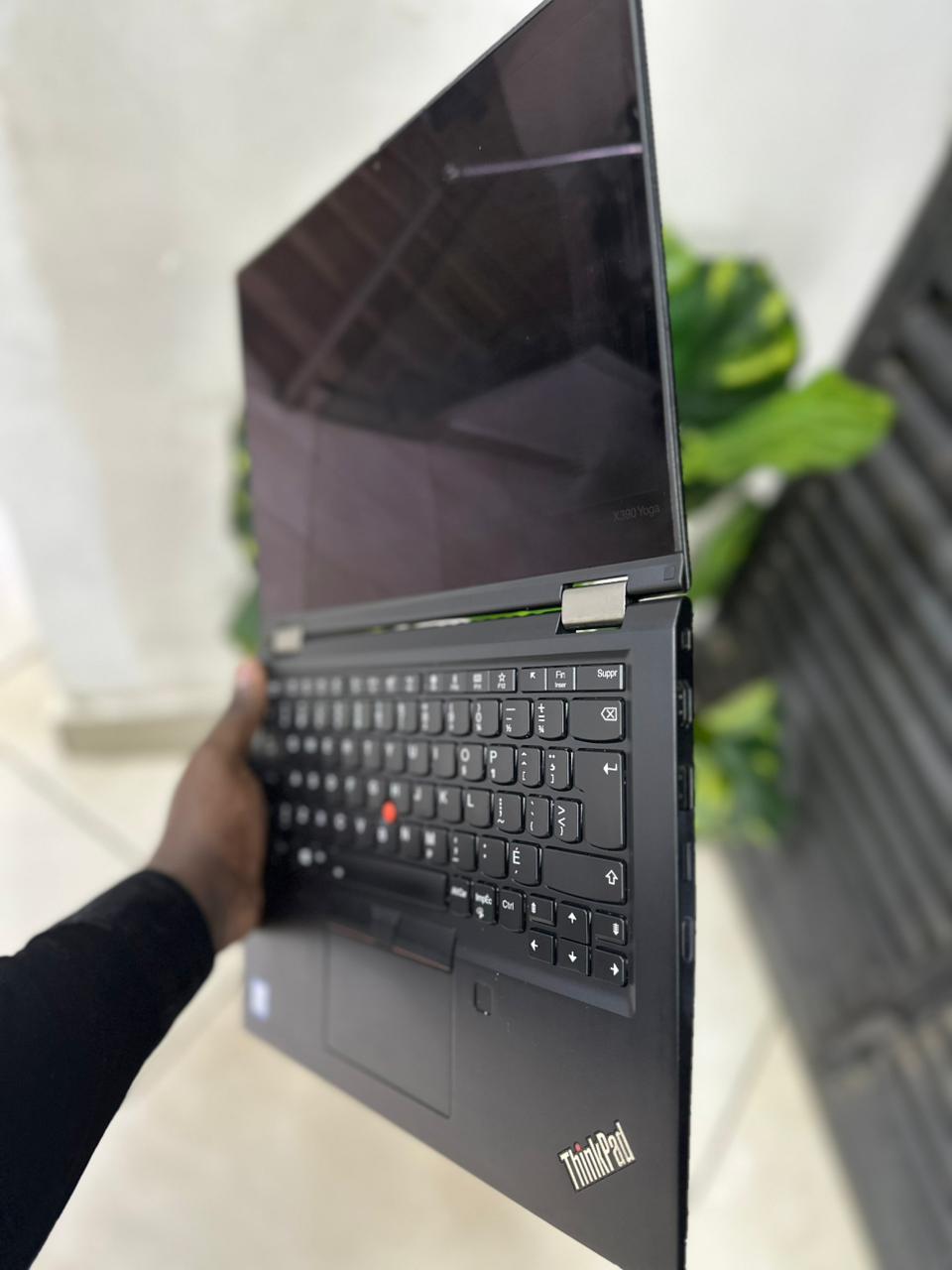 Lenovo Yoga 370 Core i5 Intel 7th Gen 8GB RAM 256GB SSD 2in 1 X360 Touchscreen - Refurbished - Image 2