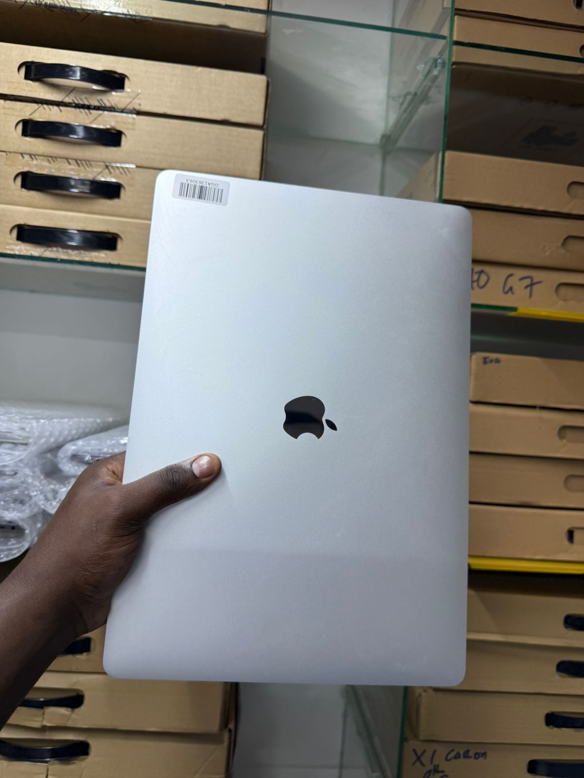 Apple MacBook 13 Pro Touchbar 2018 Core i7 16GB RAM 512GB SSD - Refurbished - Image 3