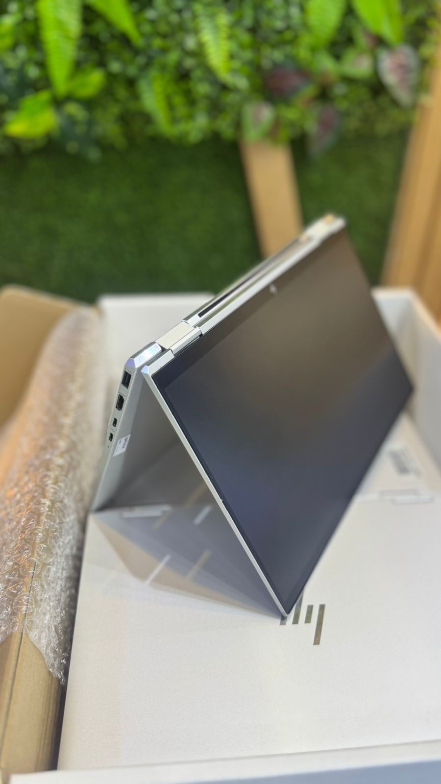 Hp Elite Book 830 G9 12TH Generation 16gb ram 512gbssd x360 2in1 Touch 13.3" inches screen size - Certified Refubished