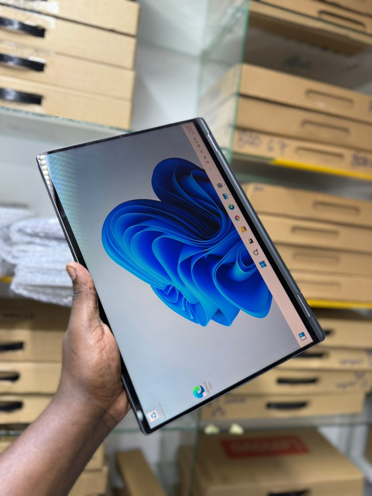 DELL LATTITUDE 9450 9000 Series CORE ULTRA 7 - 2 in 1 x360 Touch Screen - Certified Refubished - Image 3